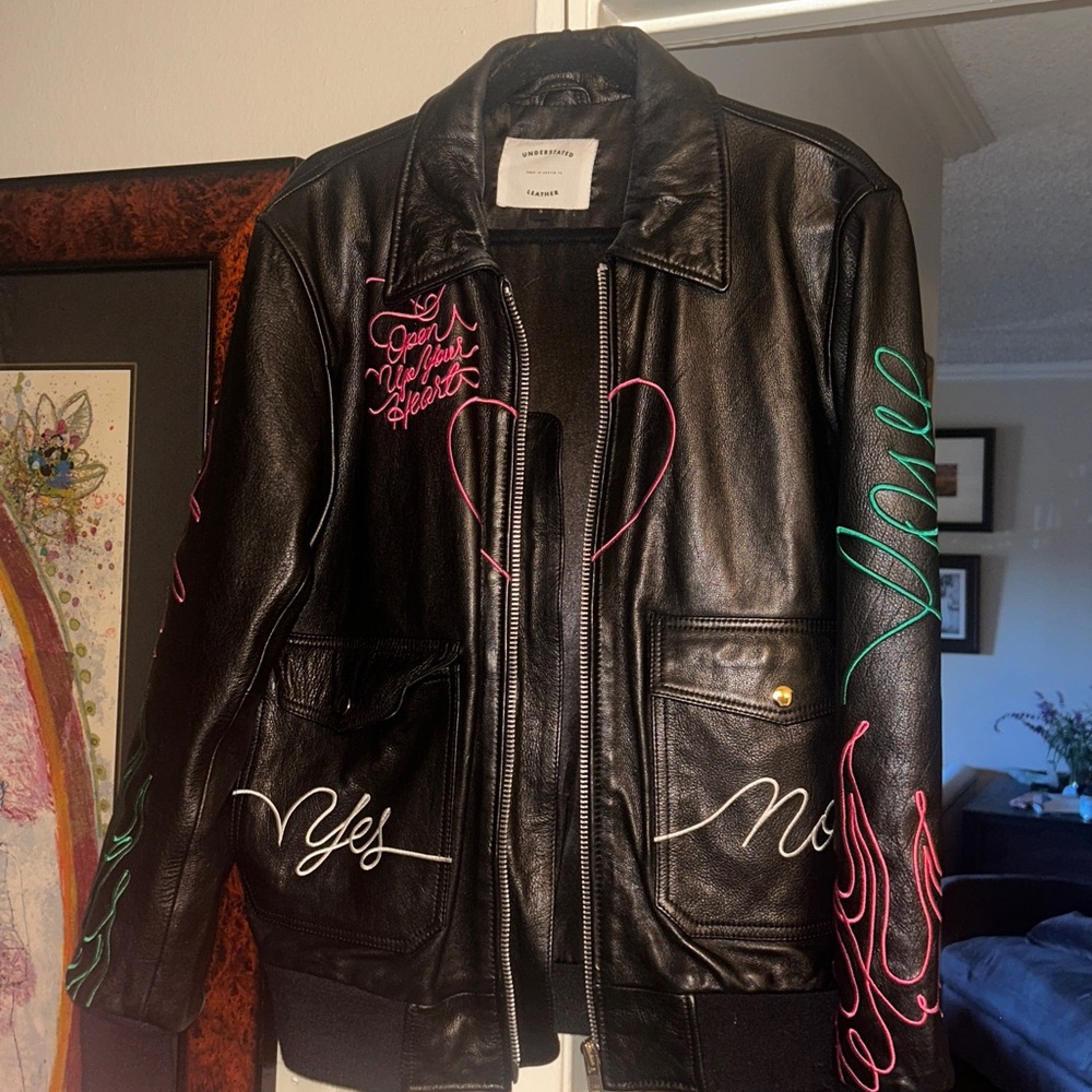 UNDERSTATED LEATHER Jacket with Pink Heart Embroidery “WONT BACK DOWN”🥷🤍 - Picture 6 of 10